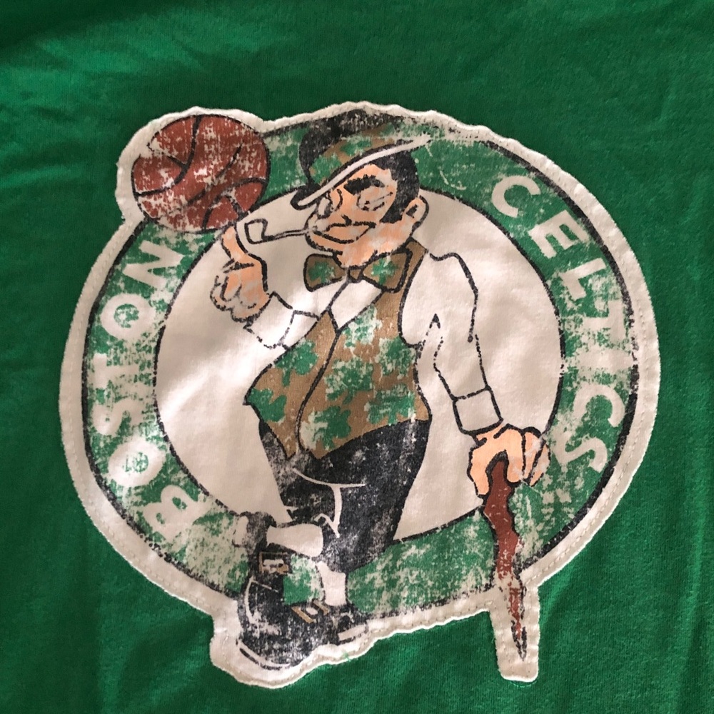 🚚 NBA Boston Celtics Green Short Sleeve T‑Shirt with Team Logo